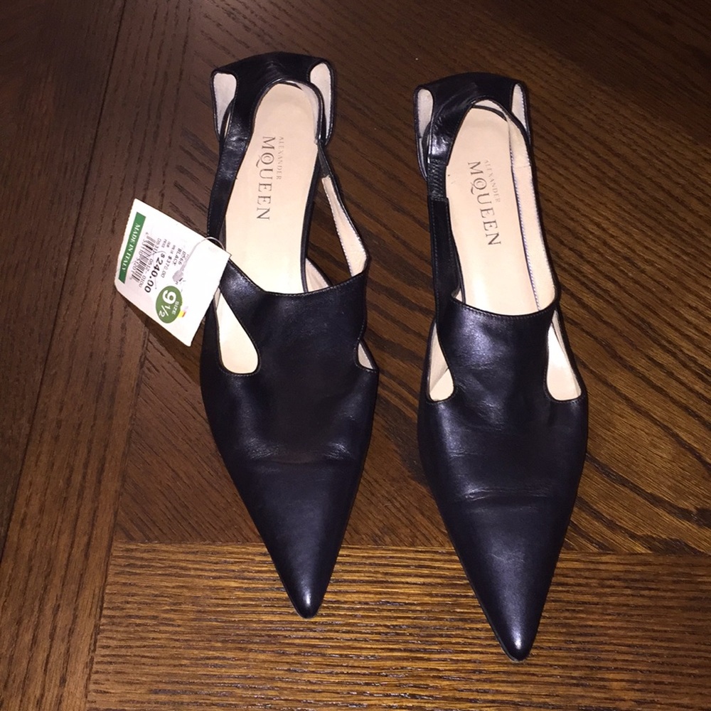 Alexander McQueen black pumps shoes pointy NWT